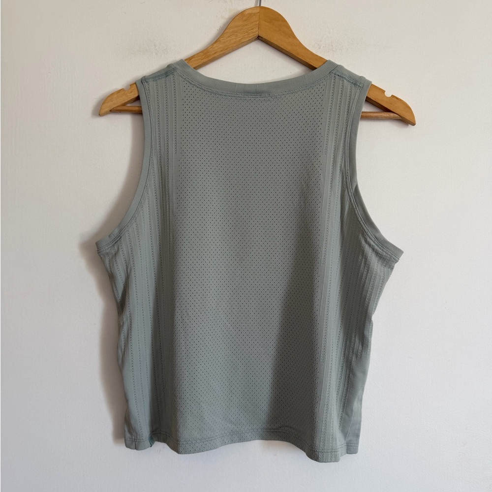 Lululemon Athletica Silver Blue Train to Be Tank Top size Medium Athletic EUC - Picture 8 of 10